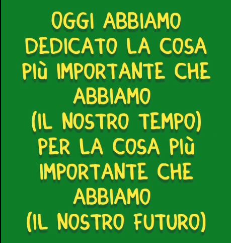 Bambini a lezione di raccolta differenziata